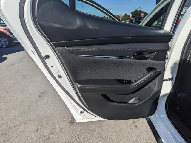 ＭＡＺＤＡ３ファストバック ２０Ｓプロアクティブ　ツーリングセレクション　純正ナビ　地デジＴＶ　ＥＴＣ　パワーシート　シートヒーター　ステアリングヒーター　ＣＤ　ＤＶＤ　ｂｌｕｅｔｏｏｔｈ　ＵＳＢ　ＨＤＭＩ　バックカメラ　レーダークルーズコントロール　純正１８インチアルミ（44枚目）