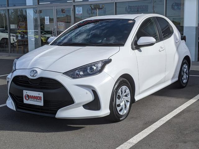 ヤリス Ｘ　レンタカーアップ　純正ナビ　Ｂカメラ　Ｂｌｕｅｔｏｏｔｈ　衝突被害軽減ブレーキ　横滑り防止　レーンアシスト　コーナーセンサー　スマートキー　電動格納ミラー　オートライト（3枚目）