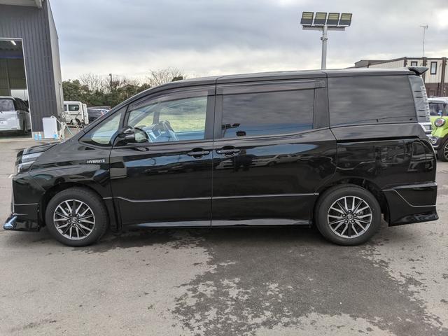 ヴォクシー ハイブリッドＺＳ　モデリスタエアロ　９インチ純正ナビ　フリップダウンモニター　両側パワースライドドア　シートヒーター　フルセグＴＢｌｕｅｔｏｏｔｈ　衝突被害軽減ブレーキ　レーンアシスト　ＬＥＤヘッドライト　フォグランプ（10枚目）