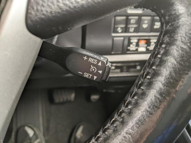 ヴォクシー ハイブリッドＺＳ　モデリスタエアロ　９インチ純正ナビ　フリップダウンモニター　両側パワースライドドア　シートヒーター　フルセグＴＢｌｕｅｔｏｏｔｈ　衝突被害軽減ブレーキ　レーンアシスト　ＬＥＤヘッドライト　フォグランプ（14枚目）