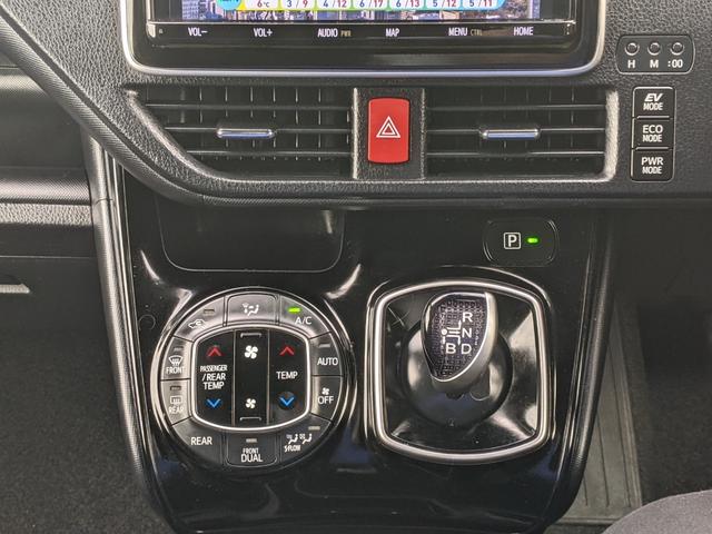 ヴォクシー ハイブリッドＺＳ　モデリスタエアロ　９インチ純正ナビ　フリップダウンモニター　両側パワースライドドア　シートヒーター　フルセグＴＢｌｕｅｔｏｏｔｈ　衝突被害軽減ブレーキ　レーンアシスト　ＬＥＤヘッドライト　フォグランプ（20枚目）