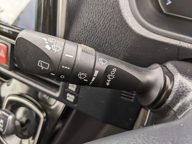 ヴォクシー ハイブリッドＺＳ　モデリスタエアロ　９インチ純正ナビ　フリップダウンモニター　両側パワースライドドア　シートヒーター　フルセグＴＢｌｕｅｔｏｏｔｈ　衝突被害軽減ブレーキ　レーンアシスト　ＬＥＤヘッドライト　フォグランプ（31枚目）