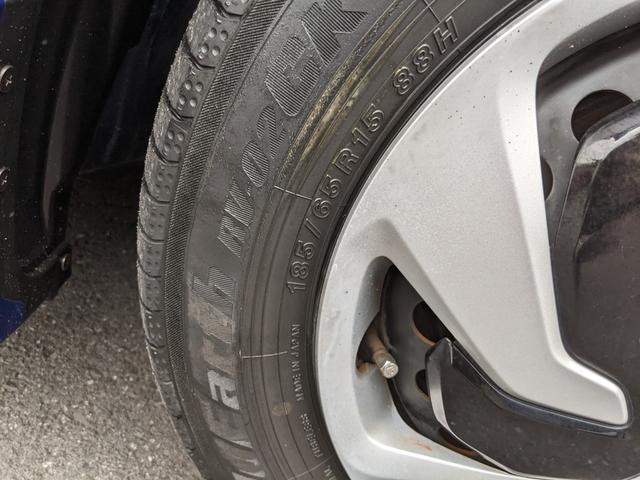 フリードハイブリッド ハイブリッド 社外ナビ フルセグ CD DVD 横滑り防止 コーナーセンサー 片側パワースライドドア クルーズコントロール オートライト ETC キーレス HIDヘッドライト 電動格納ミラー(50枚目)