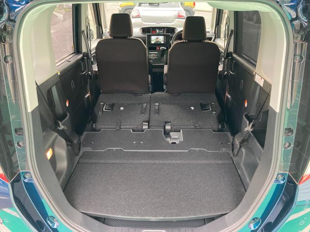 【ラゲッジスペース】後席を両方前倒しすると、さらに奥行きのあるスペースが出来上がり☆様々な場面に対応する荷室です♪