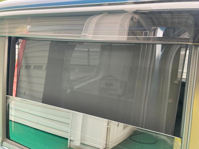 【ロールサンシェード】子育てママの人気ナンバー１装備です。後席の方を強い日差しから守ります！！