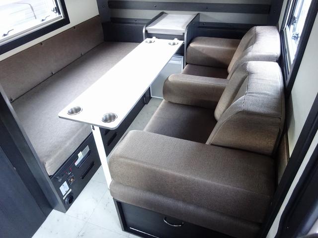 ハイエースワゴン 　キャンピングカー　キャブコン　ハイエース　ＲＶトラスト　Ｃ－ＬＨ　家庭用エアコン　ＦＦヒーター　１５００Ｗインバーター　ツインサブバッテリー　冷蔵庫　レンジ　シンク　ナビ　バックカメラ　ＥＴＣ２．０（4枚目）