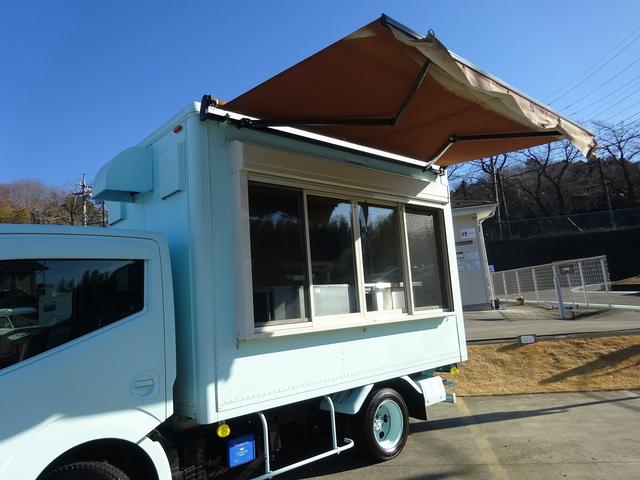 キッチンカー　移動販売車　ケータリングカー　ウィンドウエアコン　リアＷタイヤ　バックカメラ　２層シンク　給排水１００Ｌタンク　Ｐａｎａｓｏｎｉｃコールドテーブル　ステンレス収納(2枚目)