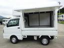 移動販売車　キッチンカー　ケータリングカー　ベース車　ベース車　左・販売窓口　後ろ・出入口ドア　バンク部収納あり　クッションフロア　カスタムベース車　４ナンバー(3枚目)