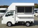 ＮＴ１００クリッパートラック 　日産　ＮＴ１００クリッパー　移動販売車　キッチンカー　ケータリングカー　左・後ろ販売窓口・カウンター　換気扇　シンク・ポリ容器　１００Ｖコンセント　エマージェンシーブレーキ　１０００Ｗインバーター（3枚目）