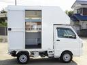 ＮＴ１００クリッパートラック 　日産　ＮＴ１００クリッパー　移動販売車　キッチンカー　ケータリングカー　左・後ろ販売窓口・カウンター　換気扇　シンク・ポリ容器　１００Ｖコンセント　エマージェンシーブレーキ　１０００Ｗインバーター（5枚目）