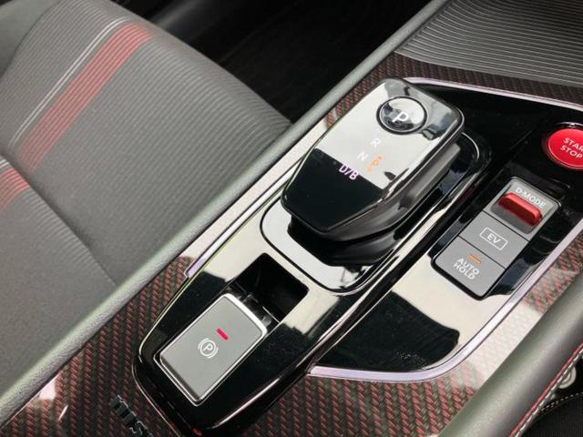 オーラ ニスモ　新品タイヤ／社外　９インチ　ＳＤナビ／インテリジェントルームミラー／エマージェンシーブレーキ／アラウンドビューモニター／車線逸脱防止支援システム／シート　ハーフレザー／ヘッドランプ　ＬＥＤ　ＤＶＤ再生（17枚目）