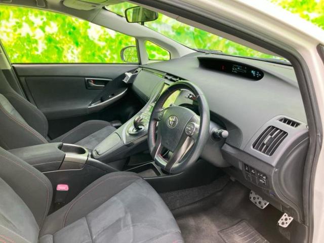 プリウス ＳツーリングセレクションＧｓ　保証書／社外　８インチ　ＳＤナビ／ヘッドランプ　ＨＩＤ／ＥＴＣ／ＥＢＤ付ＡＢＳ／横滑り防止装置／アイドリングストップ／フルセグＴＶ／エアバッグ　運転席／エアバッグ　助手席／エアバッグ　サイド（5枚目）