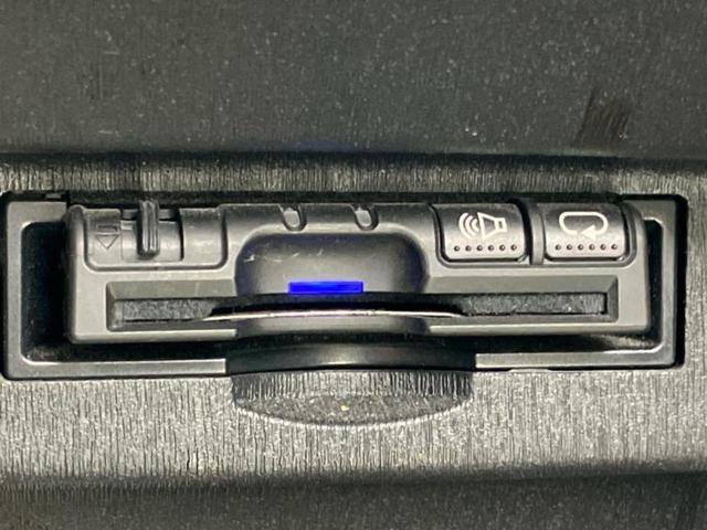 プリウス ＳツーリングセレクションＧｓ　保証書／社外　８インチ　ＳＤナビ／ヘッドランプ　ＨＩＤ／ＥＴＣ／ＥＢＤ付ＡＢＳ／横滑り防止装置／アイドリングストップ／フルセグＴＶ／エアバッグ　運転席／エアバッグ　助手席／エアバッグ　サイド（18枚目）