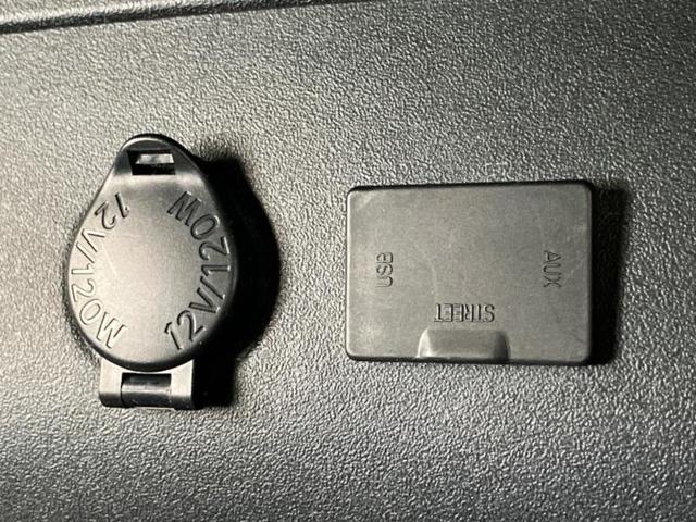 プリウス ＳツーリングセレクションＧｓ　保証書／社外　８インチ　ＳＤナビ／ヘッドランプ　ＨＩＤ／ＥＴＣ／ＥＢＤ付ＡＢＳ／横滑り防止装置／アイドリングストップ／フルセグＴＶ／エアバッグ　運転席／エアバッグ　助手席／エアバッグ　サイド（38枚目）