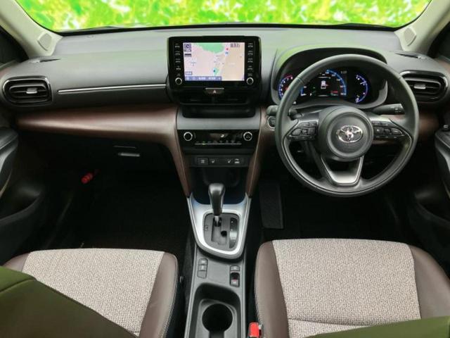 ヤリスクロス Z 新品タイヤ/ディスプレイオーディオ+ナビ/衝突安全装置/シートヒーター/車線逸脱防止支援システム/シート ハーフレザー/ヘッドランプ LED/ETC/EBD付ABS/横滑り防止装置 バックカメラ(4枚目)