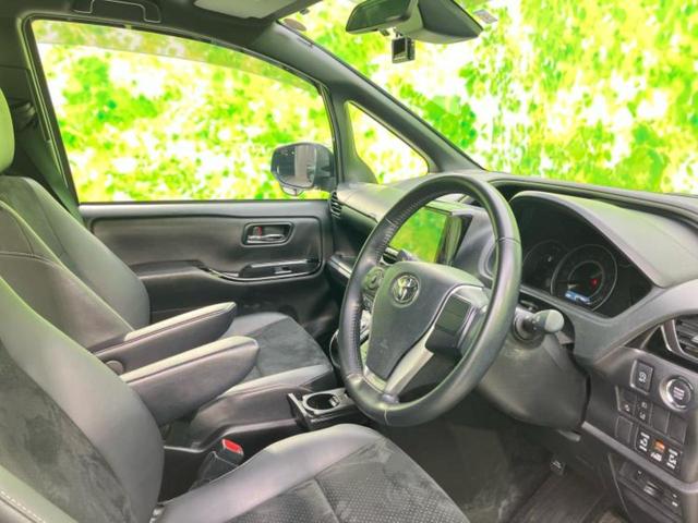 ヴォクシー ４ＷＤ　ＺＳキラメキ３　新品タイヤ／保証書／社外　９インチ　ＳＤナビ／フリップダウンモニター／衝突安全装置／両側電動スライドドア／車線逸脱防止支援システム／シート　ハーフレザー／パーキングアシスト　バックガイド　バックカメラ（5枚目）