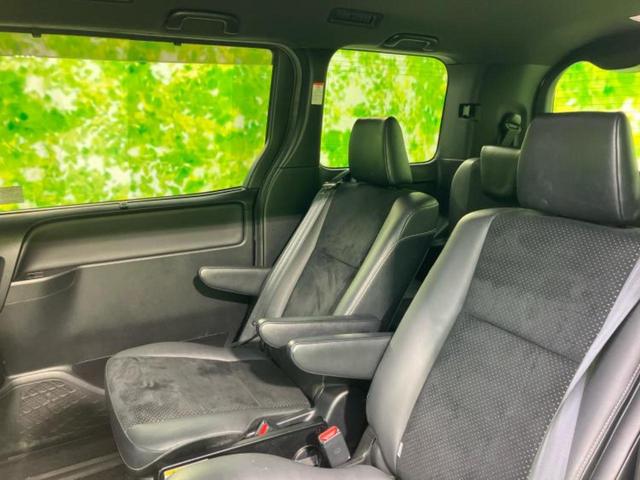 ヴォクシー ４ＷＤ　ＺＳキラメキ３　新品タイヤ／保証書／社外　９インチ　ＳＤナビ／フリップダウンモニター／衝突安全装置／両側電動スライドドア／車線逸脱防止支援システム／シート　ハーフレザー／パーキングアシスト　バックガイド　バックカメラ（7枚目）