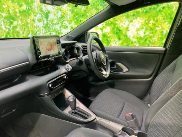 ヤリス ４ＷＤハイブリッドＺ　保証書／ディスプレイオーディオ／衝突安全装置／シートヒーター／パノラミックビューモニター／車線逸脱防止支援システム／パーキングアシスト　バックガイド／ドライブレコーダー　前後　衝突被害軽減システム（6枚目）