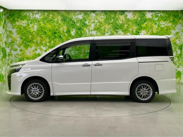 ヴォクシー ハイブリッドＺＳキラメキ３　新品タイヤ／保証書／純正　９インチ　ＳＤナビ／フリップダウンモニター／衝突安全装置／両側電動スライドドア／シートヒーター／車線逸脱防止支援システム／シート　ハーフレザー　衝突被害軽減システム　ＥＴＣ（2枚目）