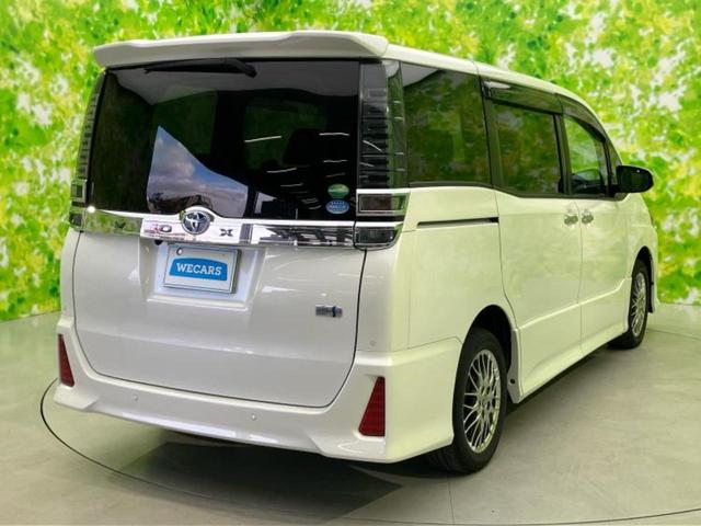 ヴォクシー ハイブリッドＺＳキラメキ３　新品タイヤ／保証書／純正　９インチ　ＳＤナビ／フリップダウンモニター／衝突安全装置／両側電動スライドドア／シートヒーター／車線逸脱防止支援システム／シート　ハーフレザー　衝突被害軽減システム　ＥＴＣ（3枚目）