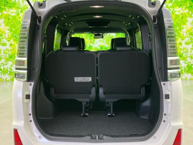 ヴォクシー ハイブリッドＺＳキラメキ３　新品タイヤ／保証書／純正　９インチ　ＳＤナビ／フリップダウンモニター／衝突安全装置／両側電動スライドドア／シートヒーター／車線逸脱防止支援システム／シート　ハーフレザー　衝突被害軽減システム　ＥＴＣ（8枚目）