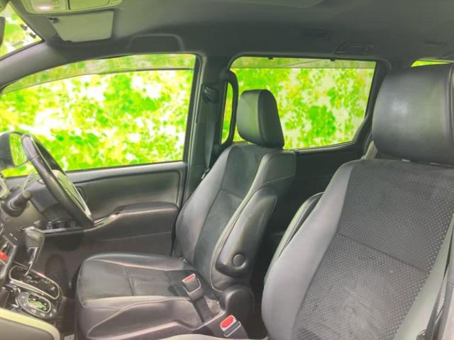 ヴォクシー ４ＷＤ　ＺＳキラメキ３　保証書／純正　１０インチ　ＳＤナビ／衝突安全装置／両側電動スライドドア／車線逸脱防止支援システム／シート　ハーフレザー／ドライブレコーダー　前後／ヘッドランプ　ＬＥＤ／ＵＳＢジャック　ローダウン（19枚目）