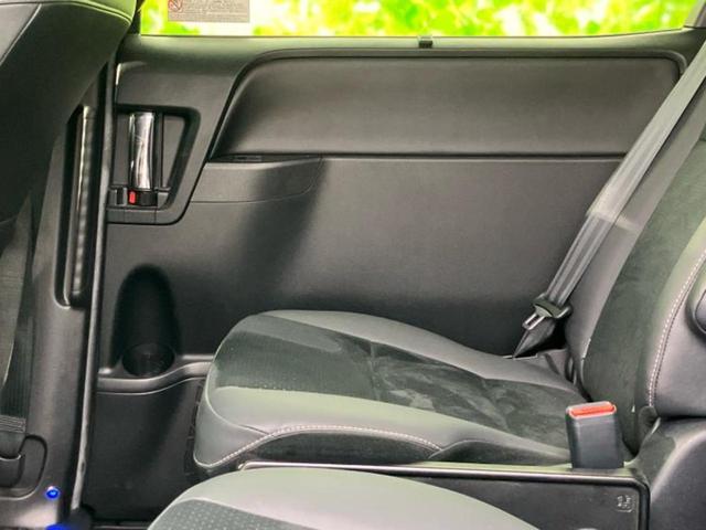 ヴォクシー ４ＷＤ　ＺＳキラメキ３　保証書／純正　１０インチ　ＳＤナビ／衝突安全装置／両側電動スライドドア／車線逸脱防止支援システム／シート　ハーフレザー／ドライブレコーダー　前後／ヘッドランプ　ＬＥＤ／ＵＳＢジャック　ローダウン（23枚目）