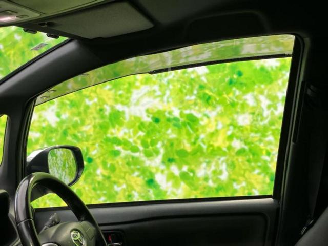 ヴォクシー ４ＷＤ　ＺＳキラメキ３　保証書／純正　１０インチ　ＳＤナビ／衝突安全装置／両側電動スライドドア／車線逸脱防止支援システム／シート　ハーフレザー／ドライブレコーダー　前後／ヘッドランプ　ＬＥＤ／ＵＳＢジャック　ローダウン（28枚目）