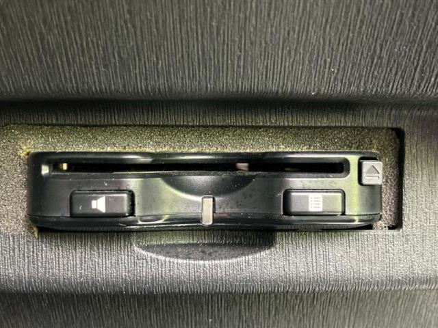 プリウス Ｓ　社外　ＳＤナビ／ヘッドランプ　ＨＩＤ／Ｂｌｕｅｔｏｏｔｈ接続／ＥＴＣ／ＥＢＤ付ＡＢＳ／横滑り防止装置／アイドリングストップ／フルセグＴＶ／エアバッグ　運転席／エアバッグ　助手席／エアバッグ　サイド（13枚目）