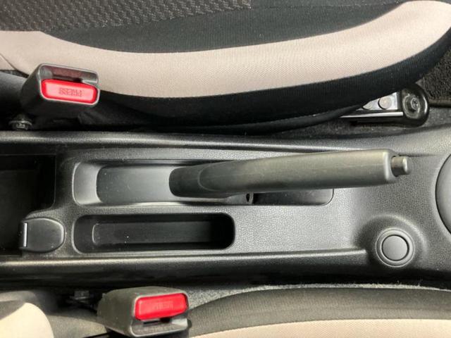 ノート X 新品タイヤ/純正 SDナビ/インテリジェントルームミラー/アラウンドビューモニター/ヘッドランプ HID/Bluetooth接続/ETC/EBD付ABS/アイドリングストップ/フルセグTV/DVD(16枚目)