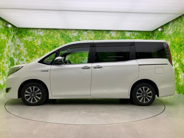 エスクァイア ハイブリッドGiプレミアムパッケージ 新品タイヤ/保証書/純正 9インチ SDナビ/フリップダウンモニター/衝突安全装置/両側電動スライドドア/シートヒーター/車線逸脱防止支援システム/シート ハーフレザー/ドライブレコーダー 純正(2枚目)