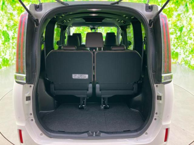 エスクァイア ハイブリッドGiプレミアムパッケージ 新品タイヤ/保証書/純正 9インチ SDナビ/フリップダウンモニター/衝突安全装置/両側電動スライドドア/シートヒーター/車線逸脱防止支援システム/シート ハーフレザー/ドライブレコーダー 純正(8枚目)