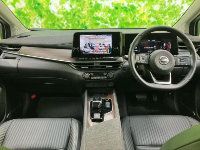 オーラ ４ＷＤ　Ｇ　ＦＯＵＲレザーエディション　新品タイヤ／ＢＯＳＥ／保証書／純正　９インチ　メモリーナビ／インテリジェントルームミラー／エマージェンシーブレーキ／シートヒーター　前席／アラウンドビューモニター／車線逸脱防止支援システム　革シート（4枚目）