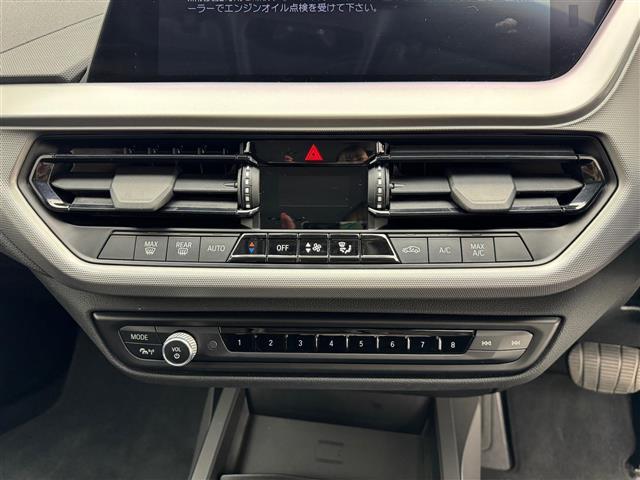 １１８ｉ　純正ＨＤＤナビ（Ｂｌｕｅｔｏｏｔｈ／ＡＭ／ＦＭ）バックカメラ　横滑り防止措置　盗難防止措置　衝突軽減システム　オートブレーキホールド　前後コーナーセンサー　ターボ　ミラー一体型ＥＴＣ(9枚目)