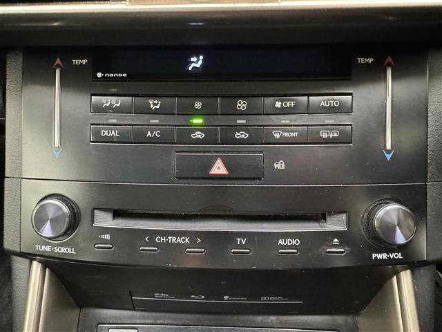 ＩＳ ＩＳ３００ｈ　純正ナビ（ＡＭ／ＦＭ／ＣＤ／ＤＶＤ／Ｂｌｕｅｔｏｏｔｈ）　バックカメラ　コーナーセンサー　追従型クルーズコントロール　パワーシート（Ｄ＋Ｎ席）　シートヒーター（Ｄ＋Ｎ席）　パドルシフト（8枚目）