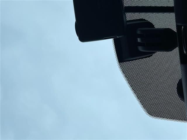 ２．０ｉ－Ｌ　アイサイト　純正ＨＤＤナビ　フルセグＴＶ　Ｂｌｕｅｔｏｏｔｈ　キーレスエントリー　レーンキープ　レーダークルーズコントロール　パドルシフト　アイドリングストップ　横滑り防止装置　衝突軽減装置(7枚目)