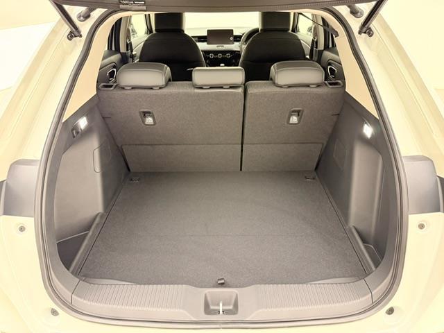 ヴェゼル ｅ：ＨＥＶ　Ｚ　登録済み未使用車　ホンダコネクトナビ　フルセグ　ＢＴ　ＵＳＢ　Ａｐｐｌｅ　Ｃａｒ　Ｐｌａｙ　　ａｎｄｒｏｉｄ　ａｕｔｏ　バックカメラ　レーダークルーズコントロール　衝突軽減ブレーキ　ＢＳＩレーンキープ（28枚目）