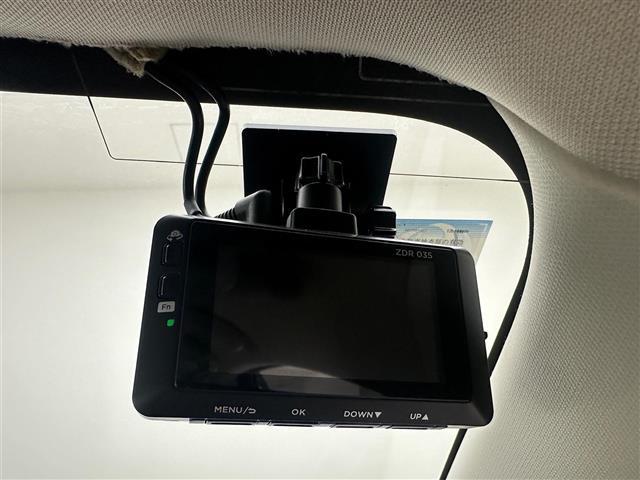 レヴォーグ ＳＴＩスポーツ　ＥＸ　純正１１．６インチナビ　フルセグＴＶ　ＢＴ　ＡｐｐｌｅＣａｌａｙ　バック　サイド　フロントカメラ　レーダークルーズコントロール　レーザーシート　パワーシート　コーナーセンサー　パワーバックドア（17枚目）