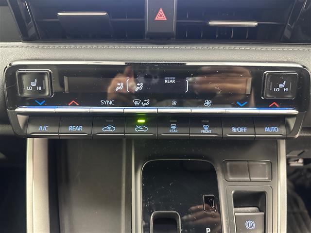 ノア Ｓ－Ｚ　純正メモリナビＥＴＣ２．０ＢカメラＨＤＭＩフルセグＴＶＣＤ／ＤＶＤ再生あり純正１７インチアルミホイール衝突軽減ブレーキレーンキープアシストロードサインアシストＬＥＤヘッドライトフォグランプオートライト（9枚目）