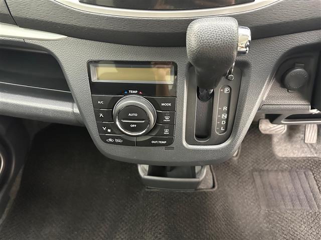ワゴンＲ ２０周年記念車　純正ＳＤナビ（ＣＤ／ＤＶＤ／ＳＤ／ワンセグ／Ｂｌｕｅｔｏｏｔｈ）　バックカメラ　シートヒーター　純正１５インチアルミホイール　純正フロアマット　アイドリングストップ　オートライト　ＨＩＤヘッドライト（6枚目）