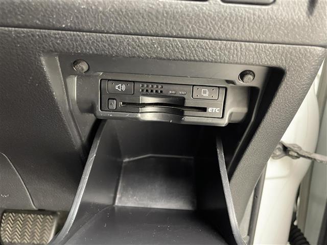 ヴェルファイア ２．４Ｚ　社外ＨＤＤナビＢカメラビルドインＥＴＣ社外フリップダウンモニター両側パワースライドドアＨＩＤヘッドライトフォグランプオートライト純正１８インチアルミホイール純正マットコーナーセンサースマートキー（9枚目）