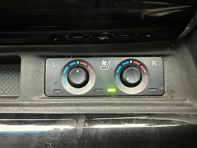 アルファード ２．５Ｓ　Ｃパッケージ　純正ＳＤナビ（Ｂｌｕｅｔｏｏｔｈ／ＦＭ／ＡＭ）　サンルーフ　追従型クルーズコントロール　バックカメラ　レザーシート　シートヒーター　エアシート　パワーシート　ドライブレコーダー　メモリーシート（11枚目）