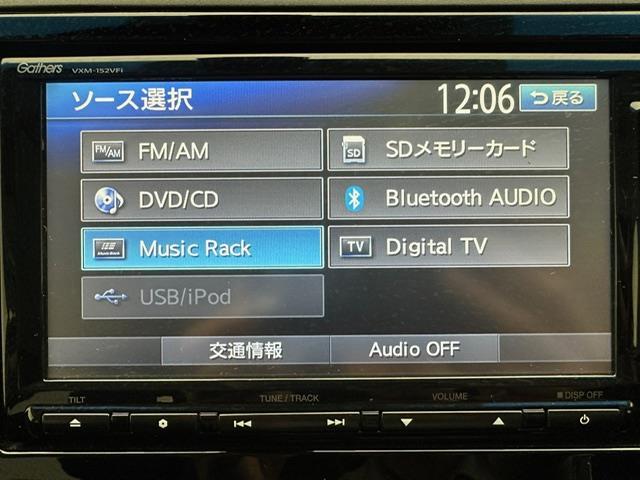 シャトル ハイブリッドＺ　純正ＳＤナビ（ＣＤ／ＤＶＤ／Ｂｌｕｅｔｏｏｔｈ／フルセグ）　バックカメラ　パドルシフト　クルーズコントロール　ハーフレザーシート　シートヒーター　ＬＥＤヘッドライト　オートライト（4枚目）