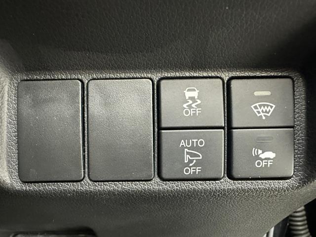 シャトル ハイブリッドＺ　純正ＳＤナビ（ＣＤ／ＤＶＤ／Ｂｌｕｅｔｏｏｔｈ／フルセグ）　バックカメラ　パドルシフト　クルーズコントロール　ハーフレザーシート　シートヒーター　ＬＥＤヘッドライト　オートライト（8枚目）