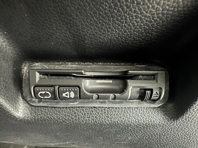 シャトル ハイブリッドＺ　純正ＳＤナビ（ＣＤ／ＤＶＤ／Ｂｌｕｅｔｏｏｔｈ／フルセグ）　バックカメラ　パドルシフト　クルーズコントロール　ハーフレザーシート　シートヒーター　ＬＥＤヘッドライト　オートライト（9枚目）