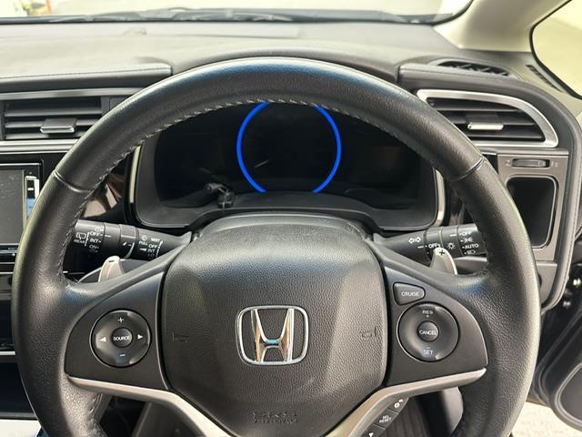 シャトル ハイブリッドＺ　純正ＳＤナビ（ＣＤ／ＤＶＤ／Ｂｌｕｅｔｏｏｔｈ／フルセグ）　バックカメラ　パドルシフト　クルーズコントロール　ハーフレザーシート　シートヒーター　ＬＥＤヘッドライト　オートライト（10枚目）