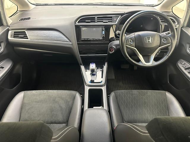 シャトル ハイブリッドＺ　純正ＳＤナビ（ＣＤ／ＤＶＤ／Ｂｌｕｅｔｏｏｔｈ／フルセグ）　バックカメラ　パドルシフト　クルーズコントロール　ハーフレザーシート　シートヒーター　ＬＥＤヘッドライト　オートライト（15枚目）