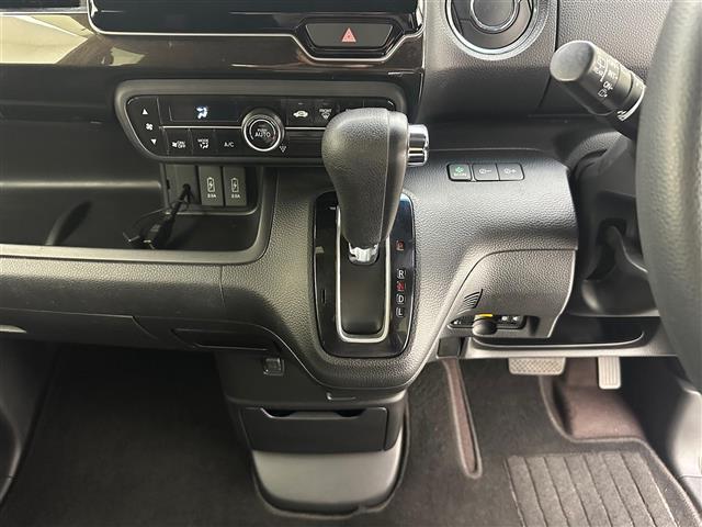 Ｎ－ＢＯＸ Ｇ・Ｌホンダセンシング　社外ナビバックカメラビルドインＥＴＣ片側パワスラ純正１４インチアルミホイール衝突軽減ブレーキレーンキープアシスト追従クルコンオートライトオートハイビームＬＥＤヘッドライトスマートキープッシュスタート（5枚目）