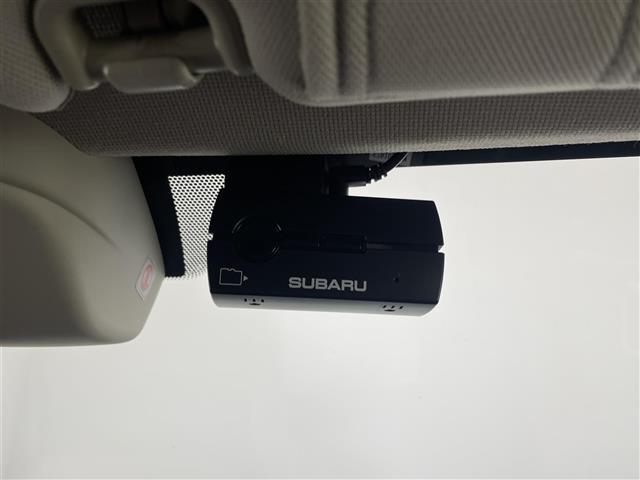 レヴォーグ １．６ＳＴＩスポーツアイサイト　純正ナビ　フルセグ　ＣＤ　ＤＶＤ　ＢＴ　ＳＴｉエアロ　レーダークルーズコントロール　衝突軽減ブレーキＬＫＡ　コーナーセンサー　ＢＳＭ　レザーシート　シートヒーター　パワーシート　ＬＥＤヘッドライト（12枚目）