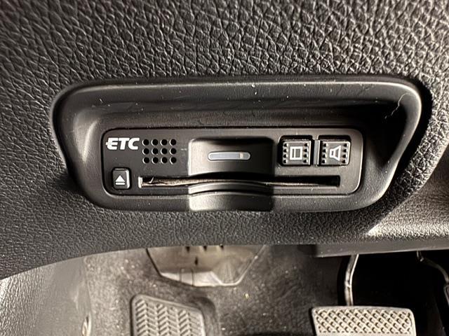 ヴェゼル ハイブリッドＺ・ホンダセンシング　社外７インチナビ（ＣＤ／ＤＶＤ・ＦＭ／ＡＭ・ＢＴ・フルセグ）　ホンダセンシング　ＥＴＣ　ＨＤＭＩ　プッシュスタート　スマートキー２本　レザーシート　パワーシート（Ｄ／Ｎ席）　シートヒーター（Ｄ／Ｎ席）（8枚目）